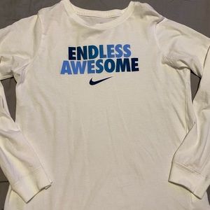 new nike long sleeve athletic shirt